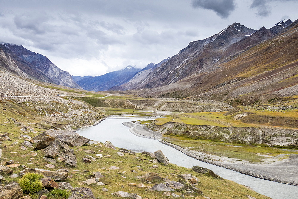 On the way to Kargil beside the gorgeous north flowing Suru River, Ladakh, India, Himalayas, Asia