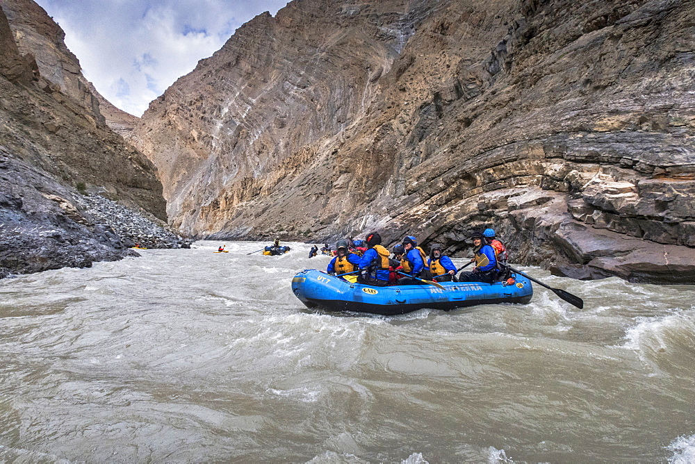 Rafting through magnificent Zanskar Gorge, Ladakh, India, Himalayas, Asia