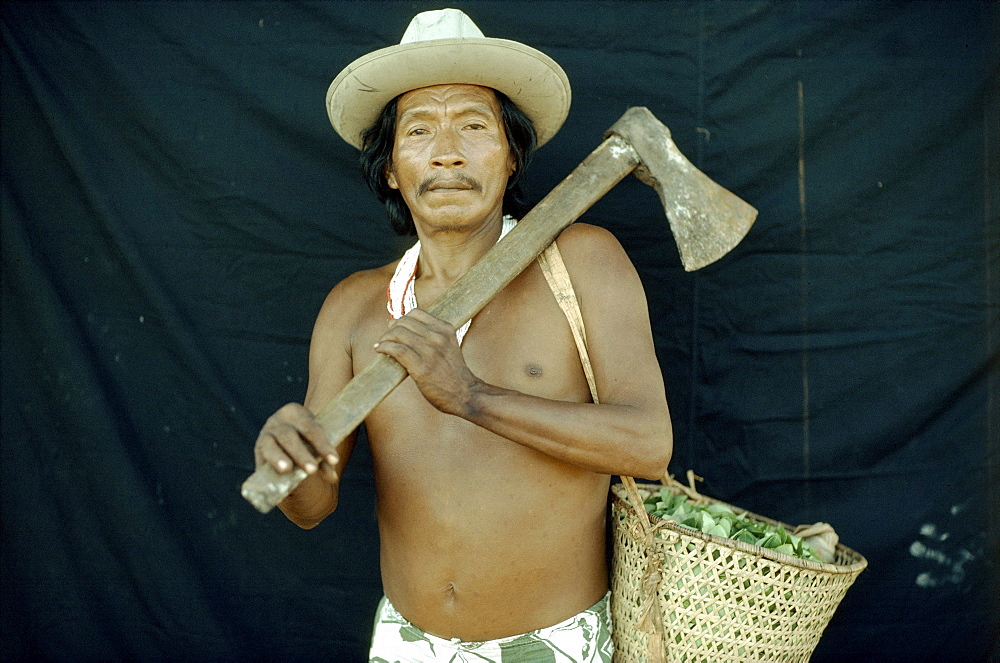 Colombian shaman, , amazon, makuna indians, makuna closeup, makuna workin