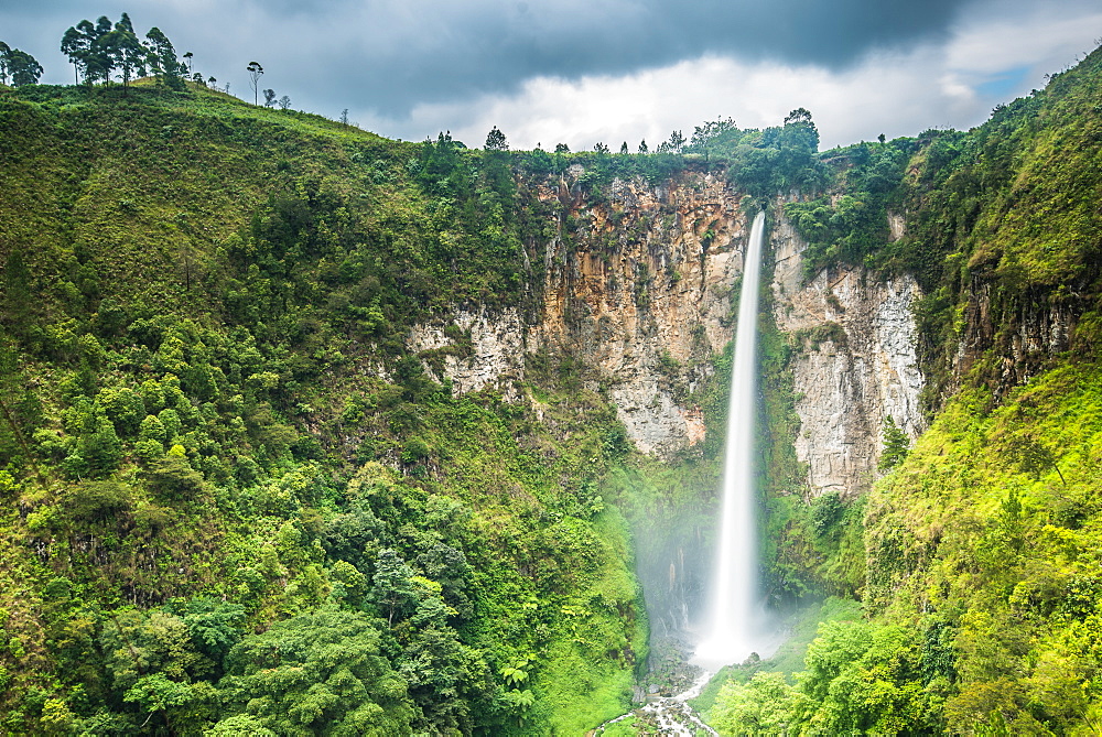 Piso Waterfall outside Berestagi, Sumatra, Indonesia, Southeast Asia, Asia