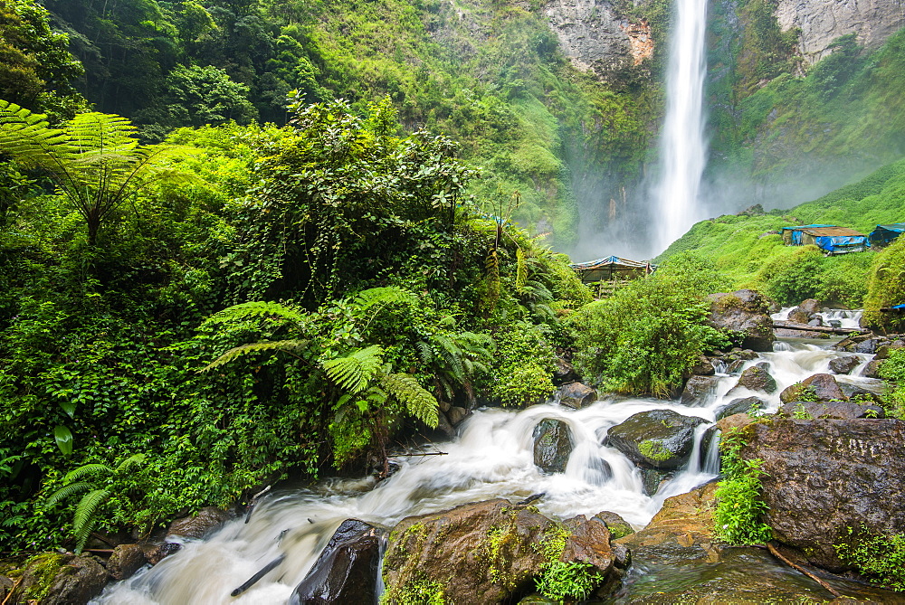 Piso Waterfall outside Berestagi, Sumatra, Indonesia, Southeast Asia, Asia