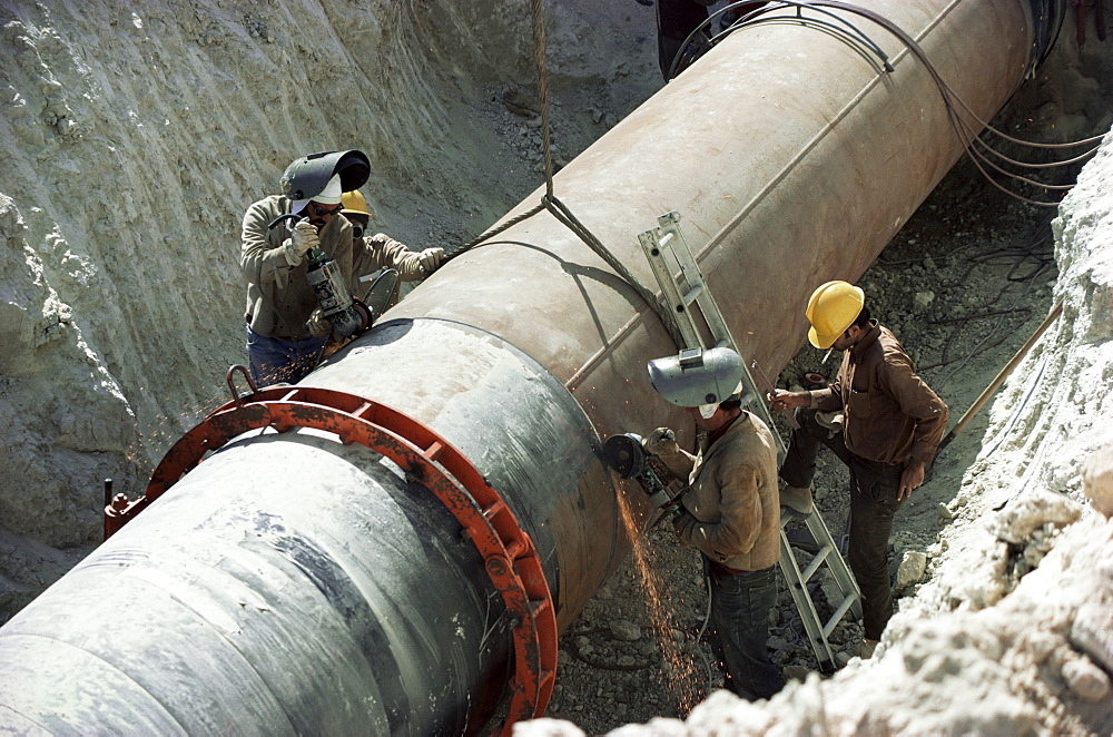 Laying gas pipes, Saudi Arabia, Middle East