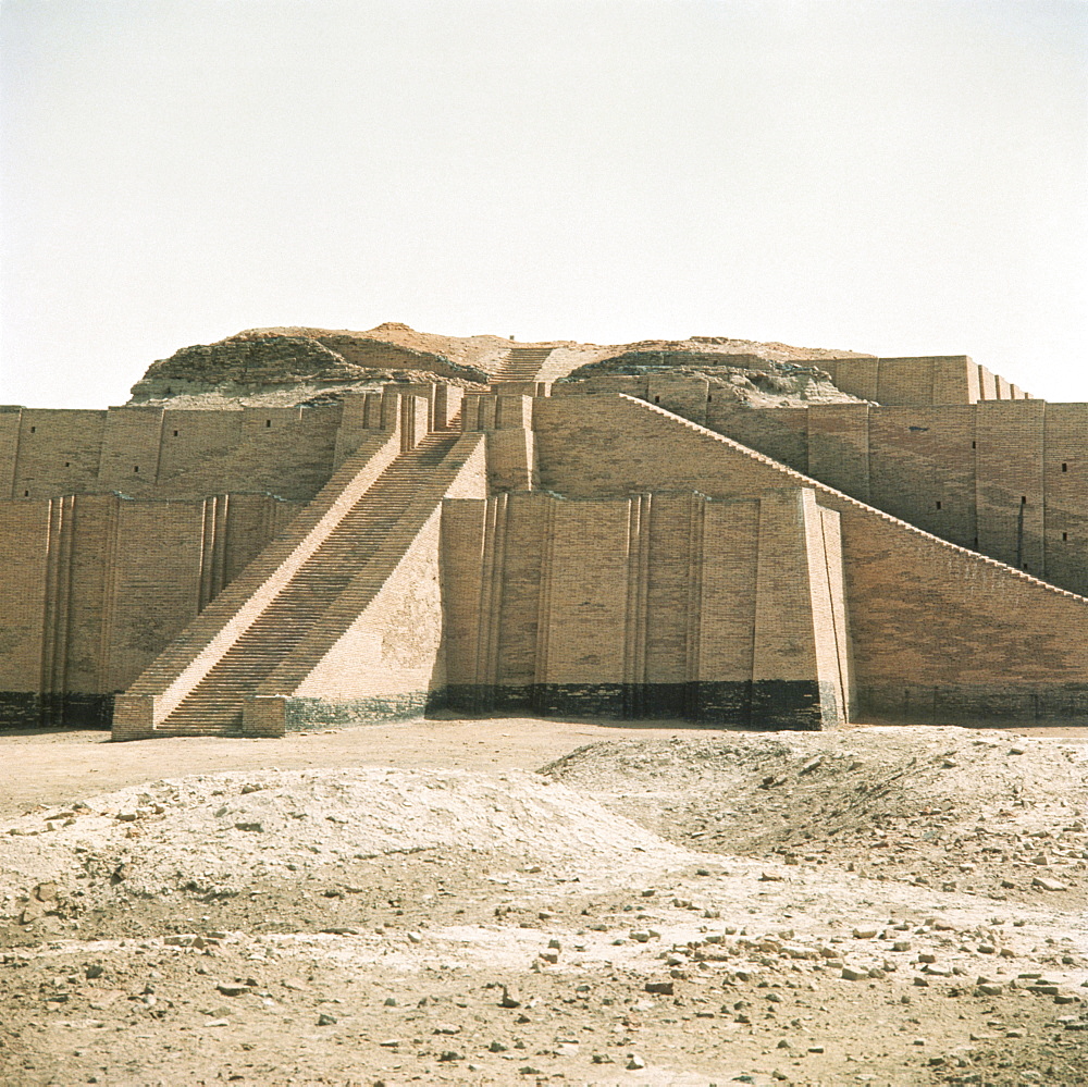 Ziggurat in Sumerian city dating from around 4500-400BC, Ur, Iraq, Middle East