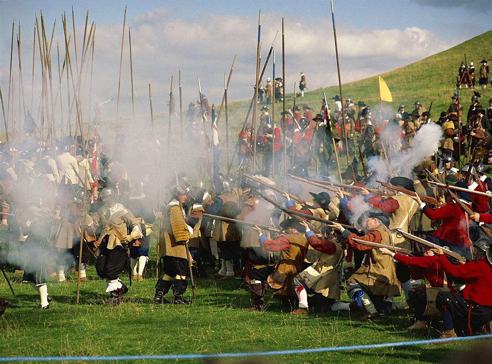 Civil War re-enactment by the Sealed Knot, near site of Edgehill, Warwickshire, England, United Kingdom, Europe