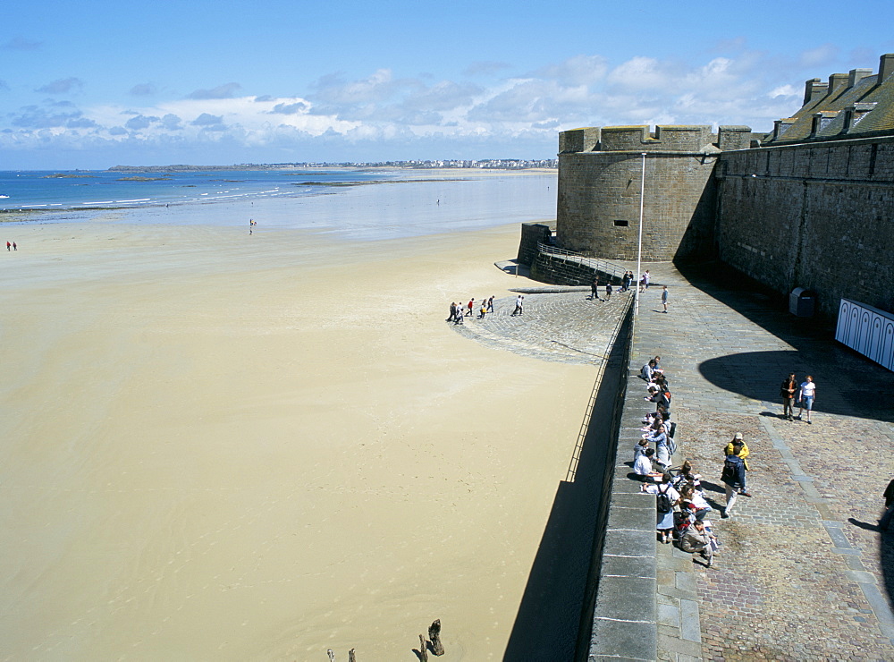 Ramparts of old town and beach to the northwest of St. Malo, Brittany, France, Europe