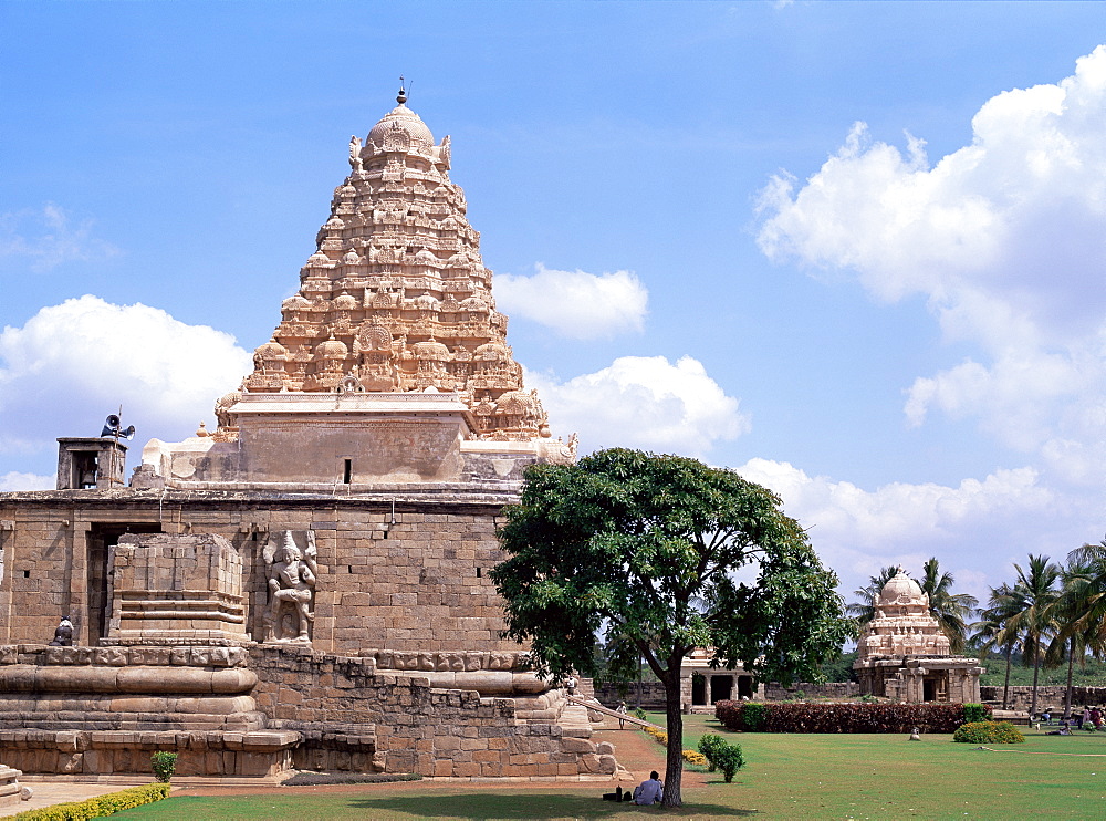 Brihadisvara temple dedicated to Shiva, built by Chola King Rajendra I between 1014 and 1172 AD, Gangaikondacholapuram, Tamil Nadu state, India, Asia