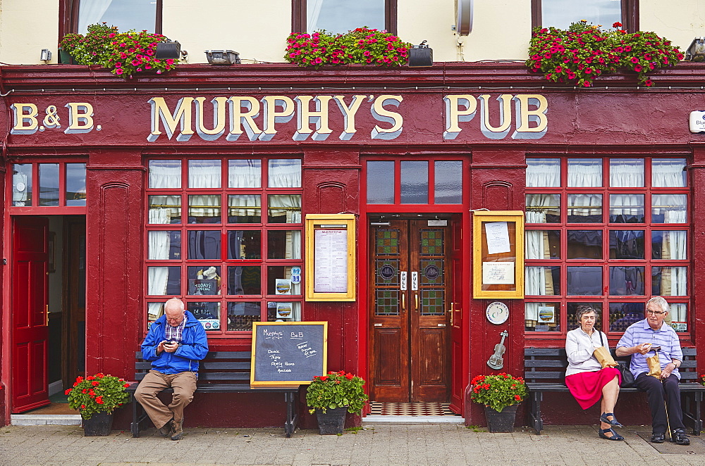 A pub front, Dingle town, County Kerry, Munster, Republic of Ireland, Europe