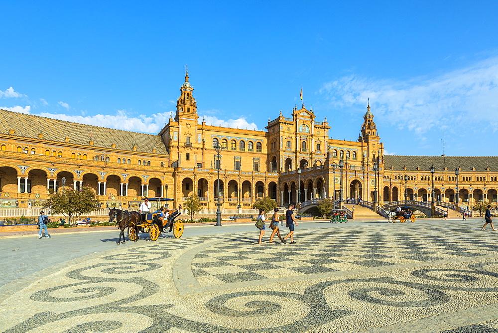 Horse-drawn carriage, Plaza de Espana, built for the Ibero-American Exposition of 1929, Seville, Andalucia, Spain, Europe