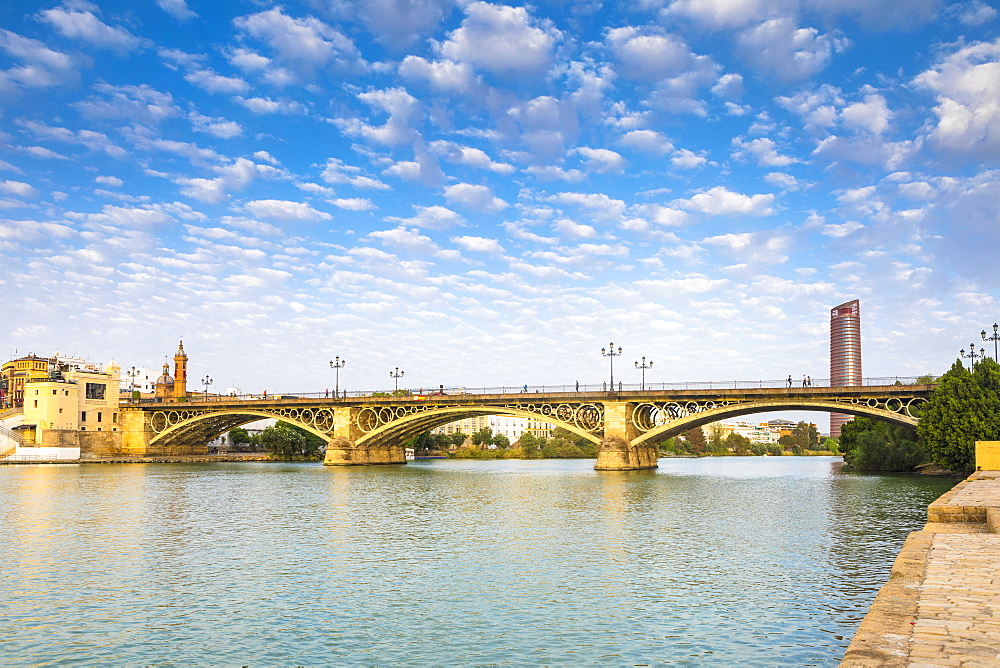 Puente de Isabel II (Puente de Triana) and the river Rio Guadalquivir, Seville, Andalusia, Spain, Europe