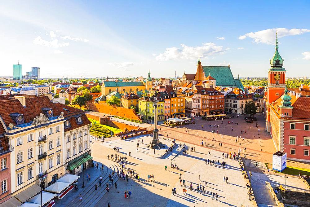 Elevated view of Sigismund's Column and Royal Castle in Plac Zamkowy (Castle Square), Old Town, UNESCO World Heritage Site, Warsaw, Poland, Europe