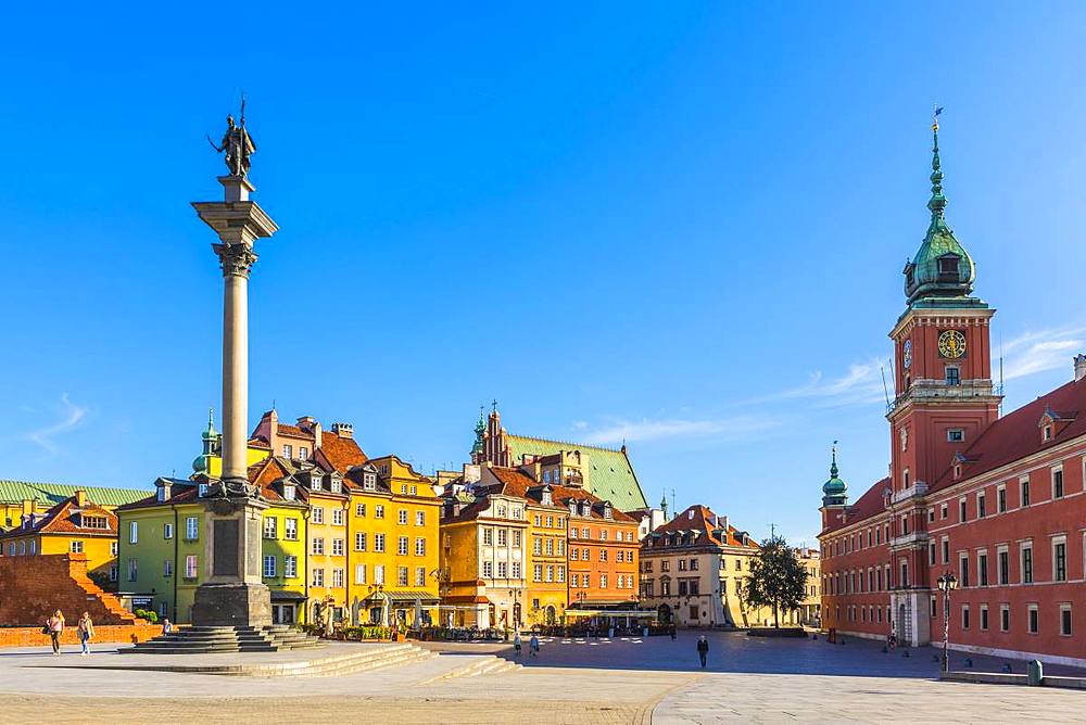 Sigismund's Column and Royal Castle in Plac Zamkowy (Castle Square), Old Town, UNESCO World Heritage Site, Warsaw, Poland, Europe