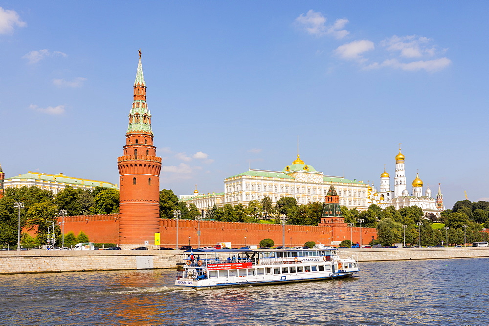 Moscow River and the Kremlin, UNESCO World Heritage Site, Moscow, Russia, Europe