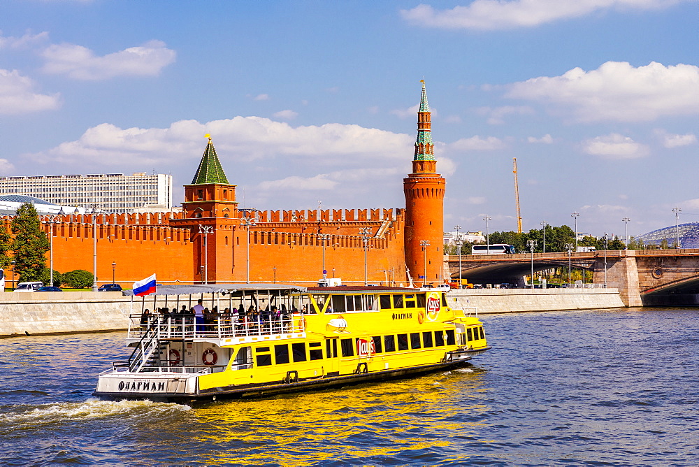 Moscow River and the Kremlin, UNESCO World Heritage Site, Moscow, Russia, Europe