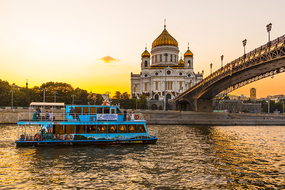 Cathedral of Christ the Saviour beside Moscow River in early evening, Moscow, Russia, Europe