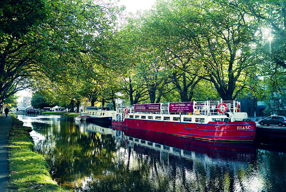 Large traditional barge converted to a bar/restaurant on the Grand Canal, Dublin, Republic of Ireland, Europe