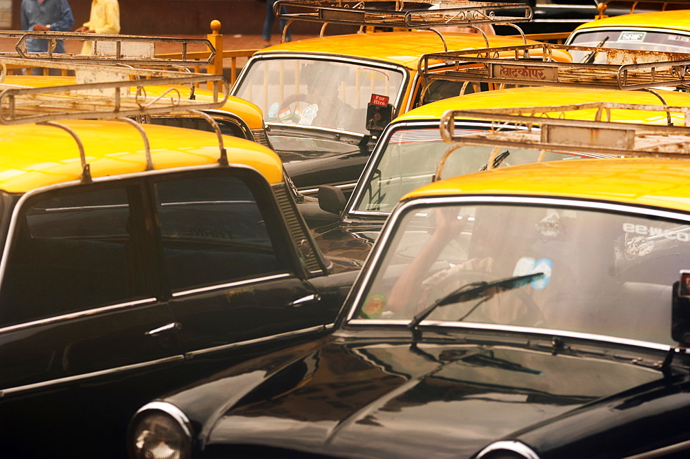 Taxis in a traffic jam, Mumbai (Bombay), India, South Asia