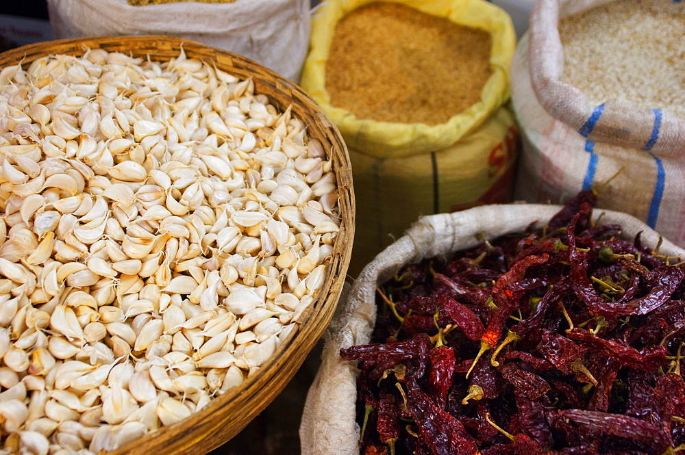 Dried garlic and chillies, Crawford Market