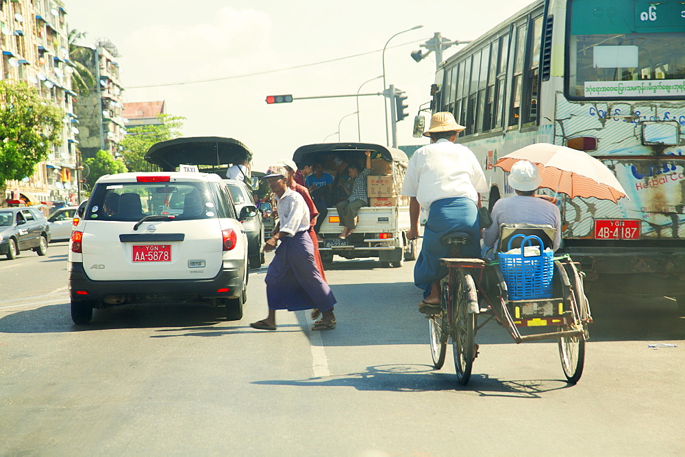 Street scene, Yangon (Rangoon), Myanmar (Burma), Asia