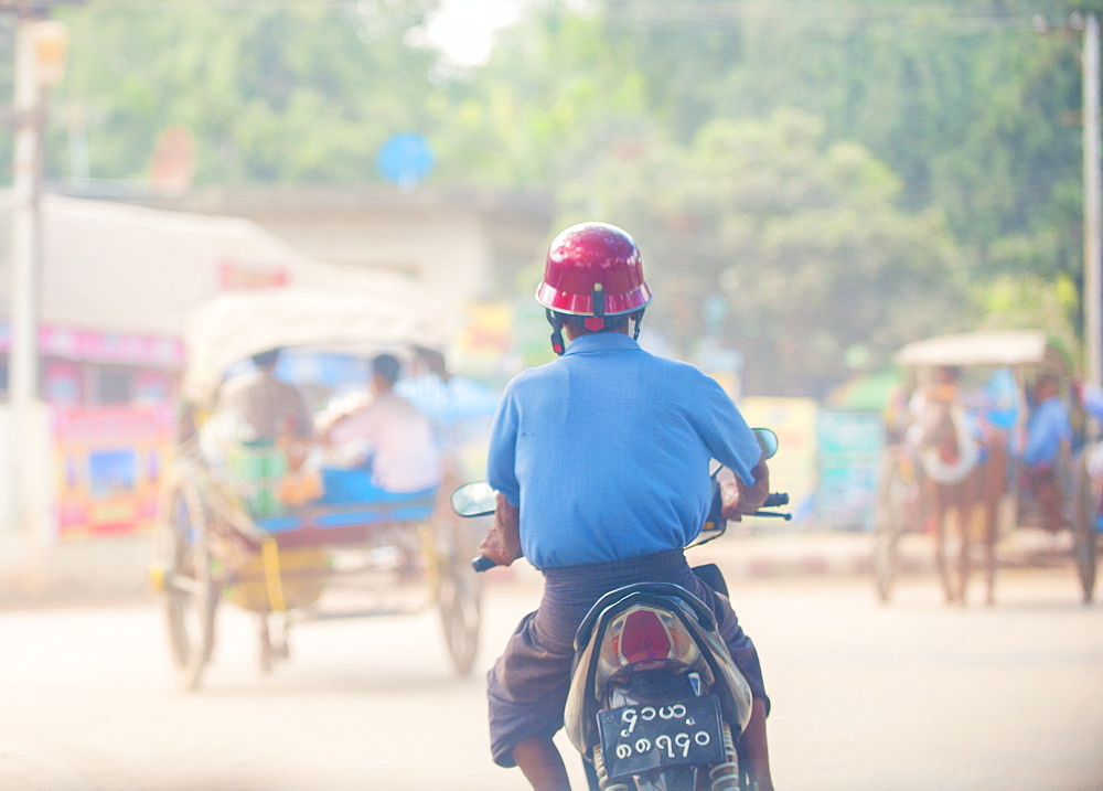 Street scene, Yangon (Rangoon), Myanmar (Burma), Asia