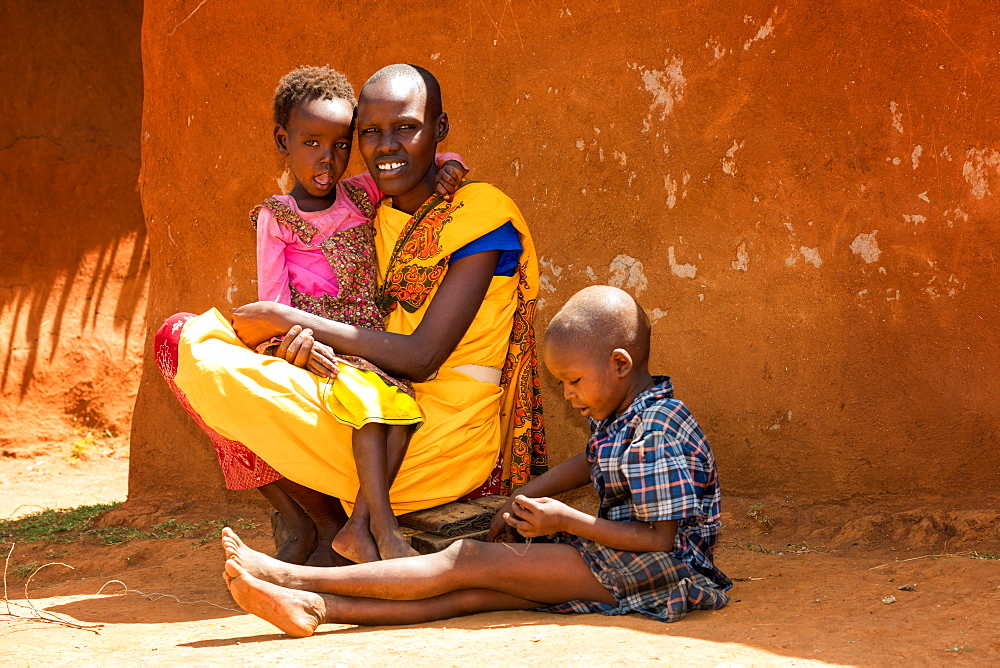 African Masai woman and children, Masai Mara, Kenya, East Africa, Africa