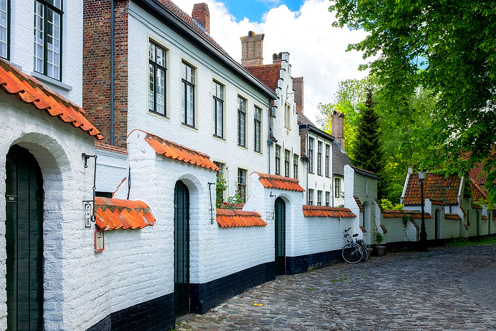 Begijnhof (Beguinage) houses, Order of St. Benedict Convent, UNESCO World Heritage Site, Bruges, Belgium, Europe