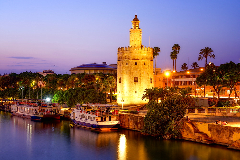 The Torre del Oro (Golden Tower) on the banks of the river Guadalquivir, Seville (Sevilla), Andalusia, Spain, Europe