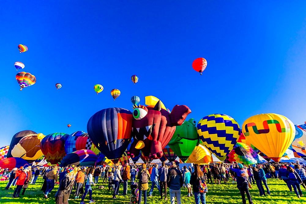 Mass ascension at the Fiesta Hot Air Balloon Festival, Albuquerque, New Mexico, United States of America, North America