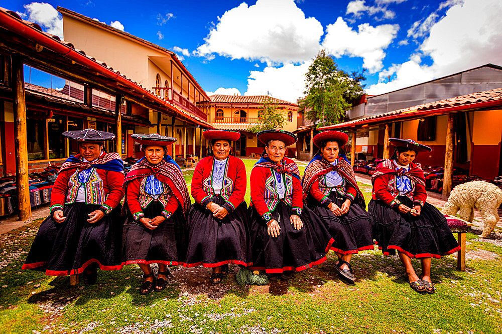 Quechua women of the Chincheros Community, Sacred Valley, Peru, South America