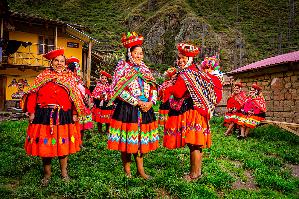 Quechua women of the Huiloc Community, Sacred Valley, Peru, South America