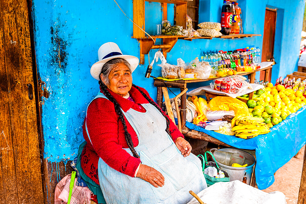 Quechua woman in the market of Pisac, Sacred Valley, Peru, South America