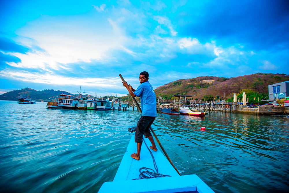 Indonesian gondolier, Flores Island, Indonesia, Southeast Asia, Asia