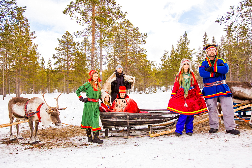 Group photo wearing Traditional Sami costumes, Reindeer Safari, Kakslauttanen Igloo Village, Saariselka, Finland, Scandinavia, Europe