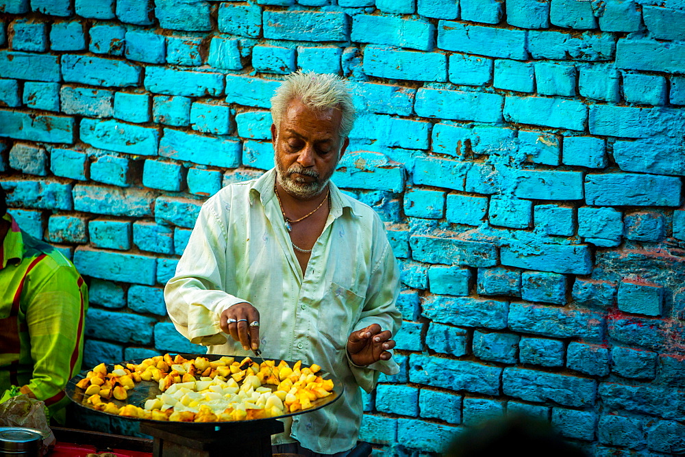 Street vendor in Jodhpur, the Blue City, Rajasthan, India, Asia