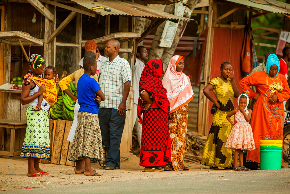 Locals at the bus stop in Dar-es-Salaam, Tanzania, East Africa, Africa