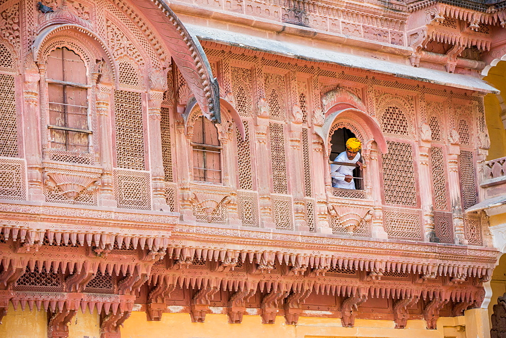 Yellow turbaned palace guard at Mehrangarh Fort in Jodhpur, the Blue City, Rajasthan, India, Asia