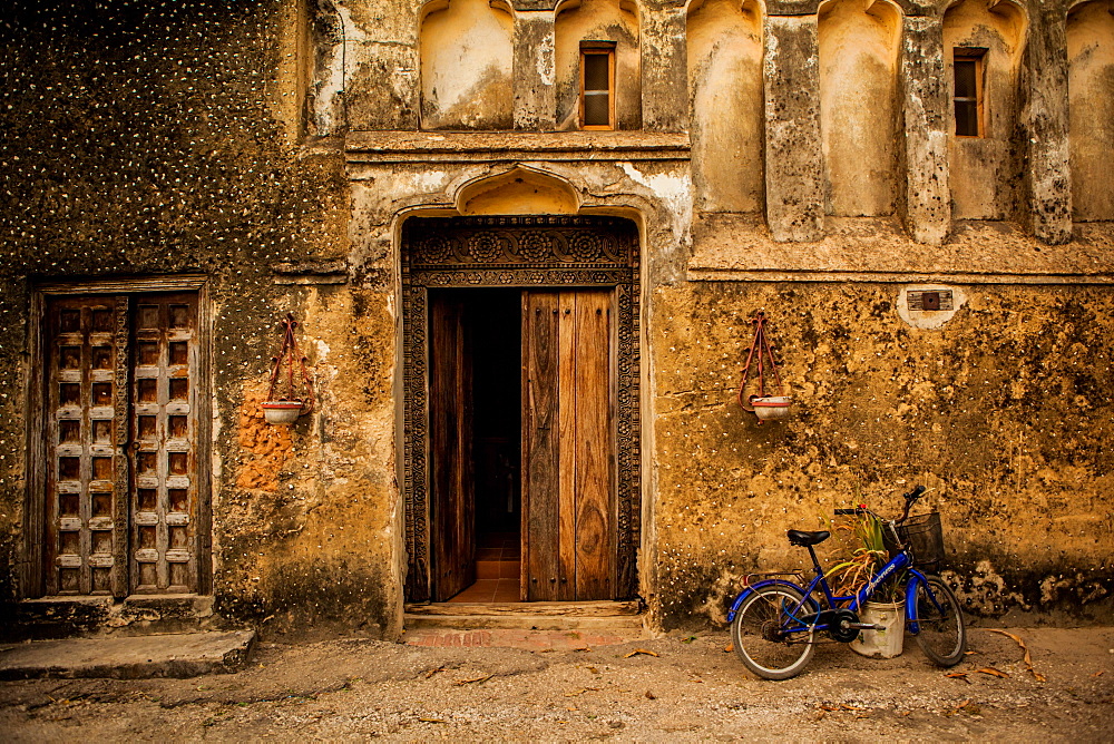 Arabic doorway in Stone Town, UNESCO World Heritage Site, Zanzibar Island, Tanzania, East Africa, Africa