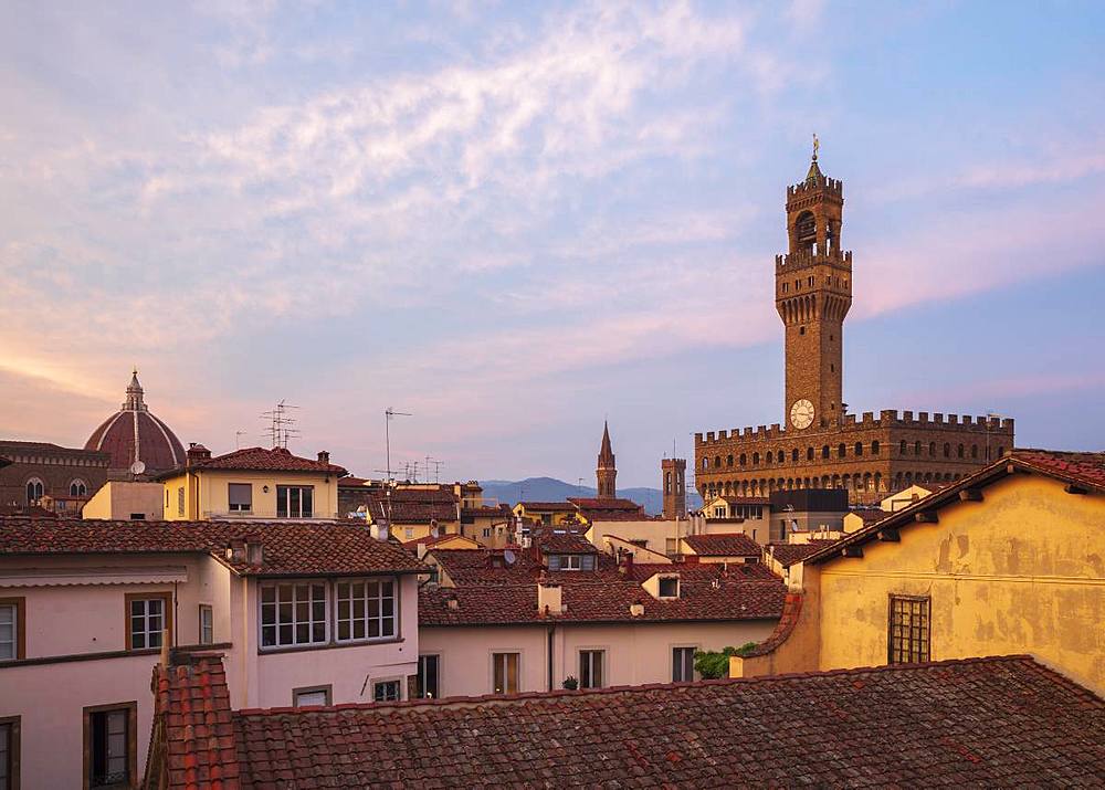 Looking over the rooftops of the historic centre of Florence to the Palazzo Vecchio at dusk, Florence, UNESCO World Heritage Site, Tuscany, Italy, Europe