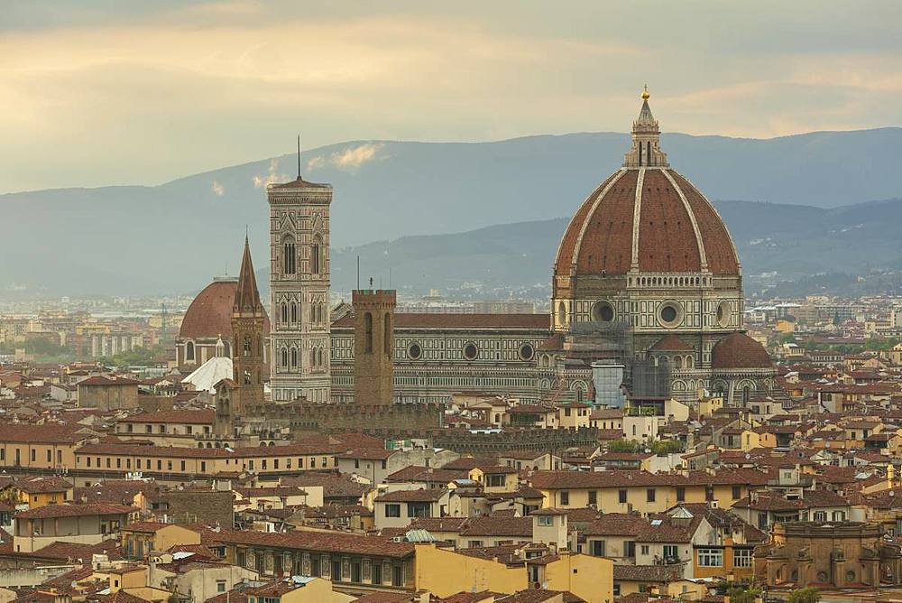 Looking over Florence to the landmarks of the Cathedral (Duomo) (Santa Maria Del Fiore), Campanile and Baptistry, UNESCO World Heritage Site, with the Apennine mountains beyond, Florence, Tuscany, Italy, Europe