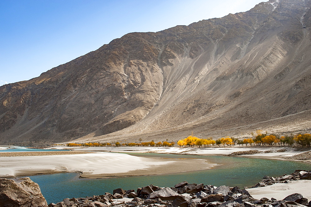 The crystal clear Shyok River in the Khapalu valley near Skardu, Gilgit-Baltistan, Pakistan, Asia