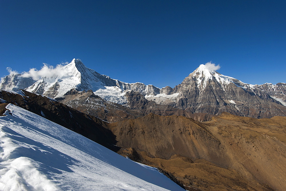 Snow on the Nyile La, a 4950m pass, and the peak of Jitchu Drake at 6714m in the distance, Bhutan, Himalayas, Asia