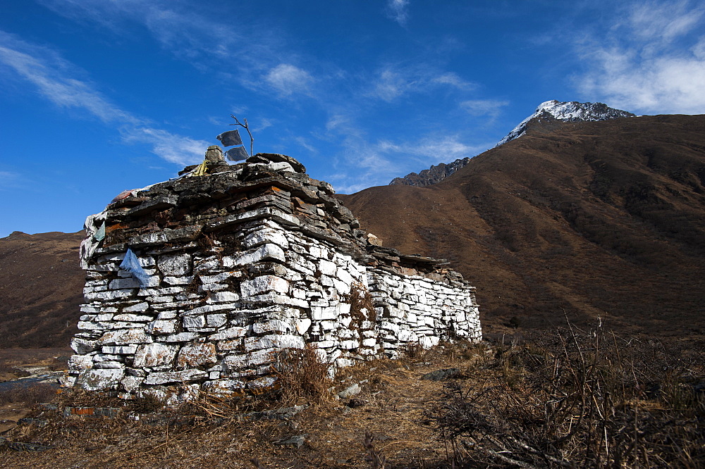 An ancient chorten along the Laya-Gasa trekking route near Jangothang, Bhutan, Himalayas, Asia