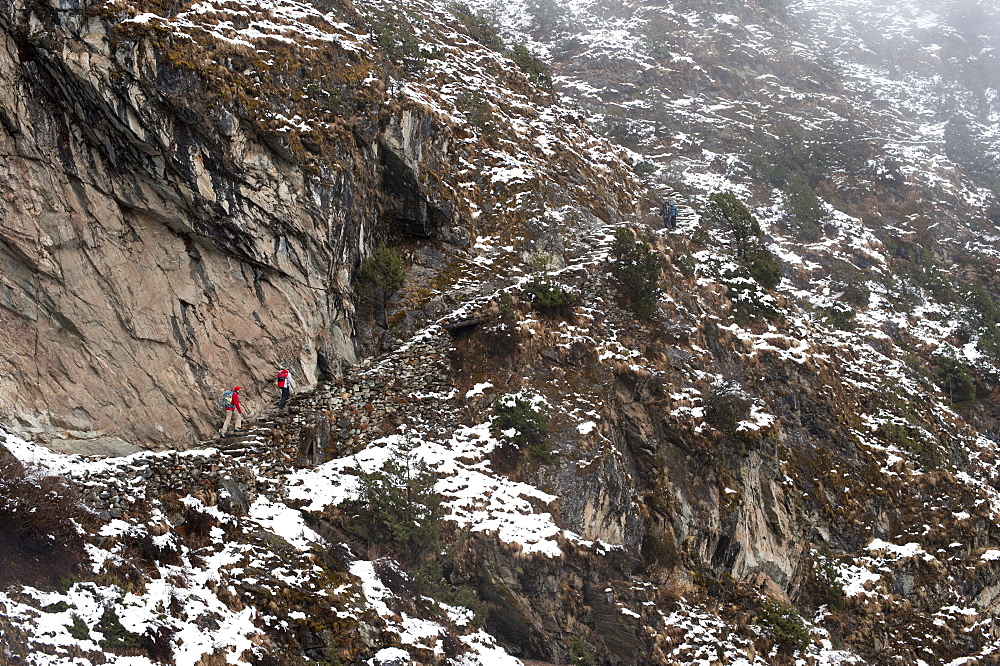 Trekkers make their way along an alternative route via Photse to Everest Base Camp, Himalayas, Nepal, Asia