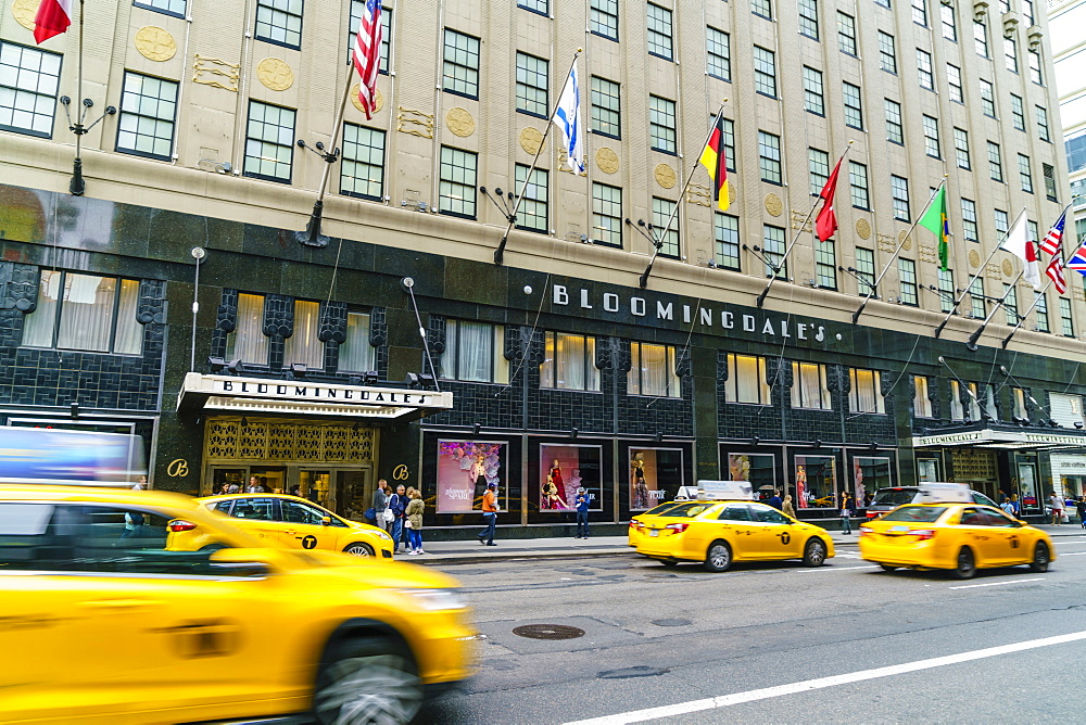 Bloomingdales Department Store and yellow taxi cabs, Lexington Avenue, Manhattan, New York City, United States of America, North America