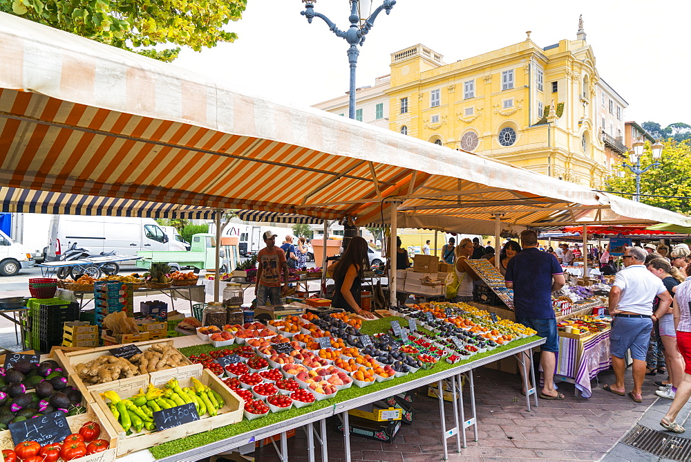 Fruit and vegetable market, Cours Saleya, Old Town, Vieille Ville, Nice, Cote d'Azur, Alpes-Maritimes, French Riviera, France, Europe