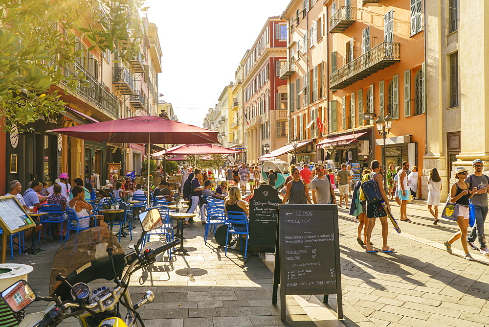 Street in the Old Town, Vieille Ville, Nice, Cote d'Azur, Alpes-Maritimes, French Riviera, France, Europe