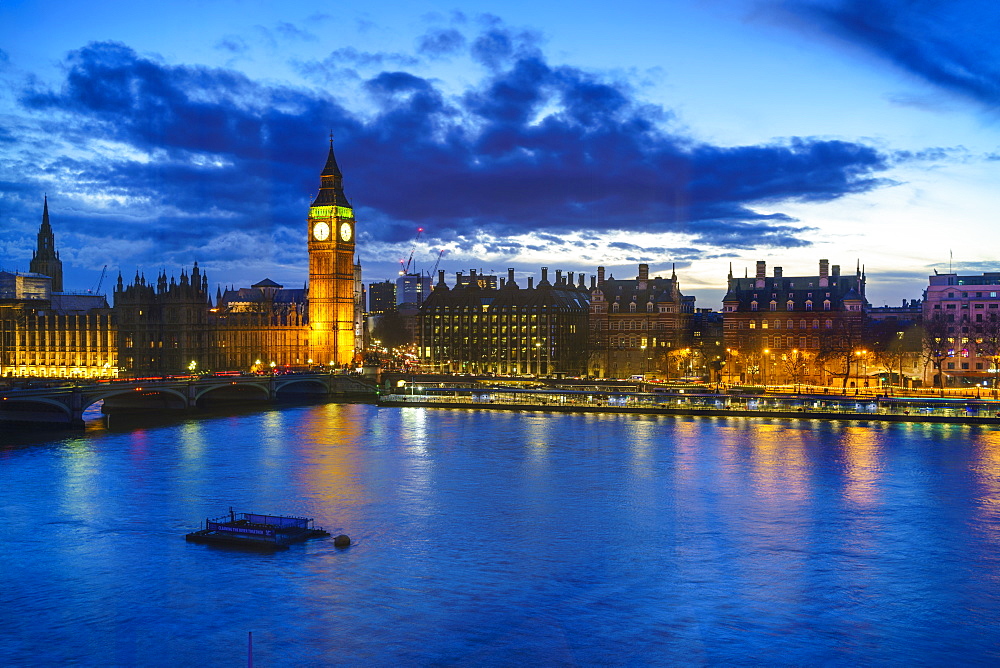 Big Ben (the Elizabeth Tower) and Westminster Bridge at dusk, London, England, United Kingdom, Europe