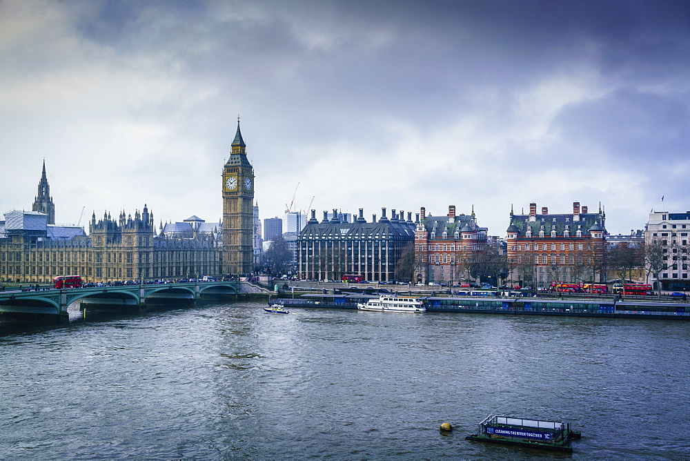 Big Ben (the Elizabeth Tower) and Westminster Bridge on a winter's morning, London, England, United Kingdom, Europe