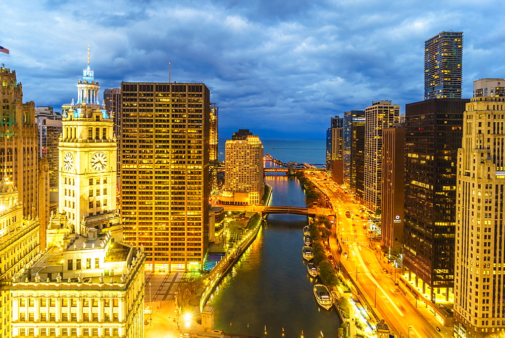 Towers along the Chicago River towards Lake Michigan, Chicago, Illinois, United States of America, North America