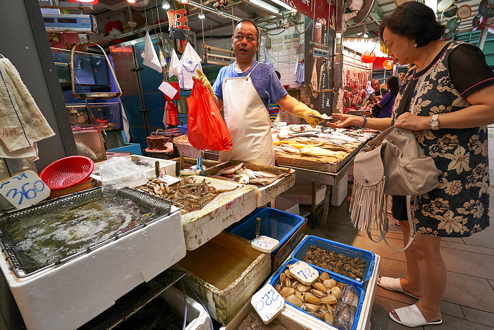 Wet fish and seafood shop, Hong Kong, China, Asia