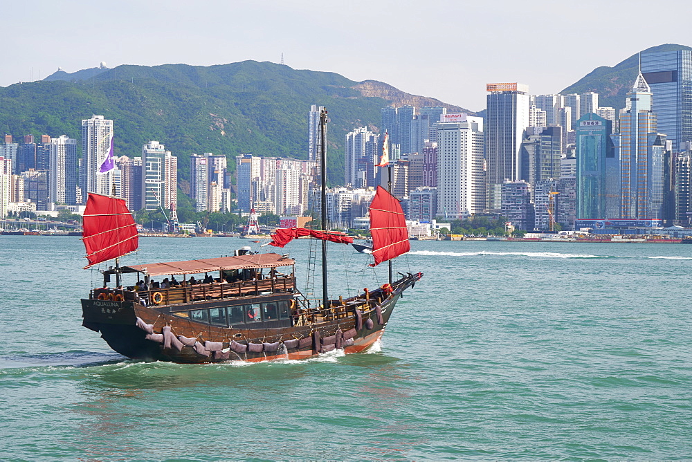 Traditional Chinese junk boat for tourists on Victoria Harbour, Hong Kong, China, Asia